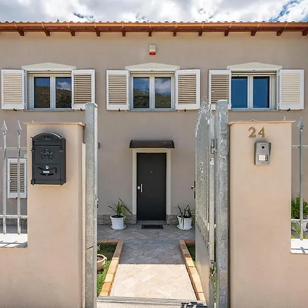 Chiara Solanas Apartment *